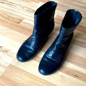 Cobb Hill by New Balance black leather boots